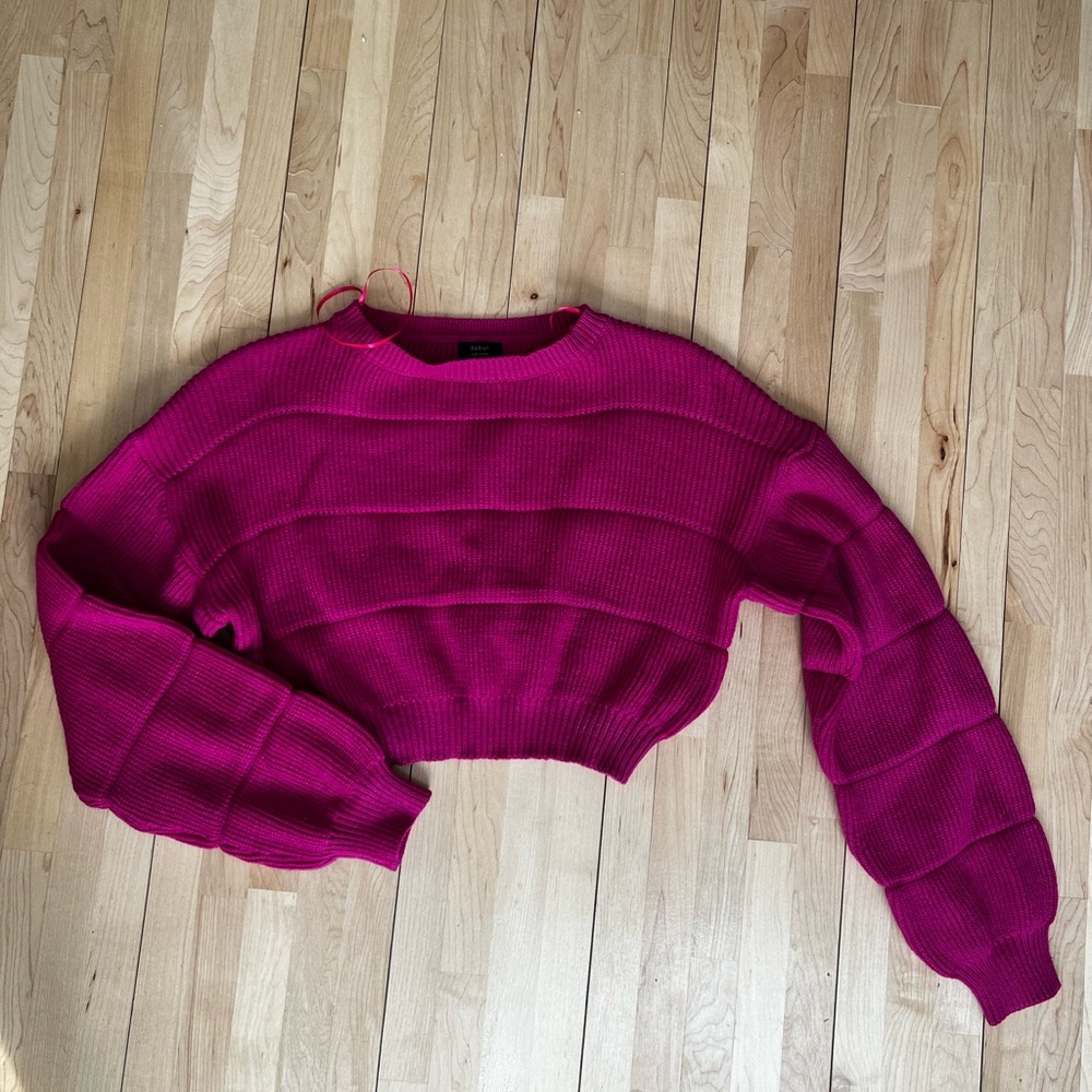 Cropped sweater. Size M/L